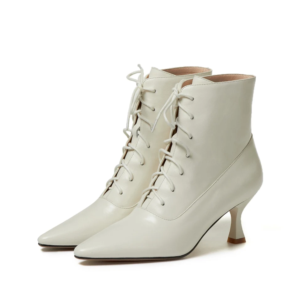 Escarpins à talons hauts pointus en cuir de vachette pour femmes. Rehaussez votre style avec confort et sophistication durable. Un choix élégant.