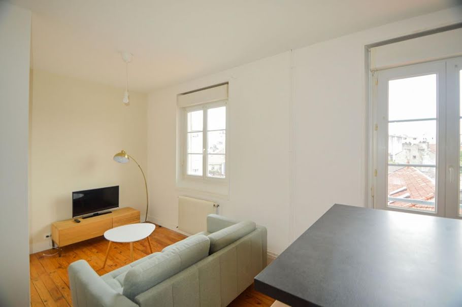 Location meublée appartement 2 pièces 45 m² à Pau (64000), 570 €