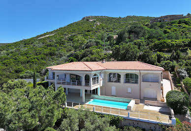 Villa avec piscine et terrasse 9