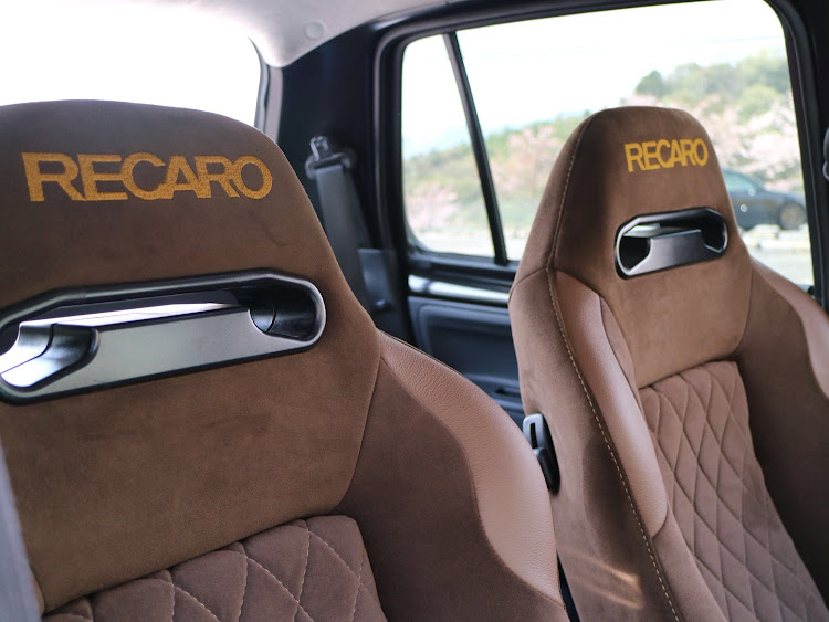 エッセのRECARO・シート張り替え・エッセに関するカスタム事例の投稿画像1枚目