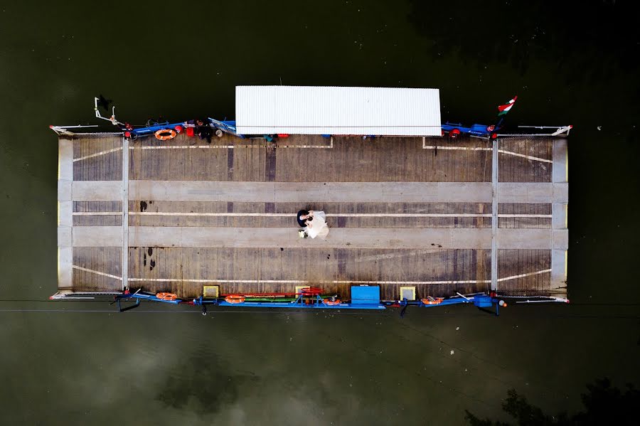 Fotógrafo de bodas Endre Szatmári (startdrone). Foto del 21 de marzo 2020