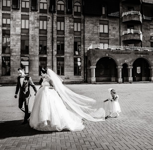 ช่างภาพงานแต่งงาน Emil Doktoryan (doktoryan) ภาพเมื่อ 23 ตุลาคม 2016