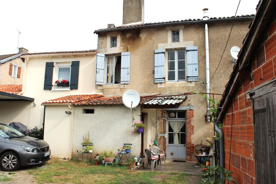 Vente maison 5 pièces 132 m² à Availles-Limouzine (86460), 65 000 €