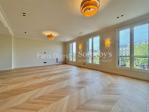 Contemporary apartment 5