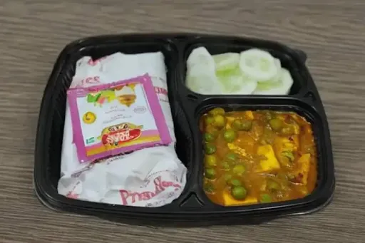 Matar Paneer With 4 Poori