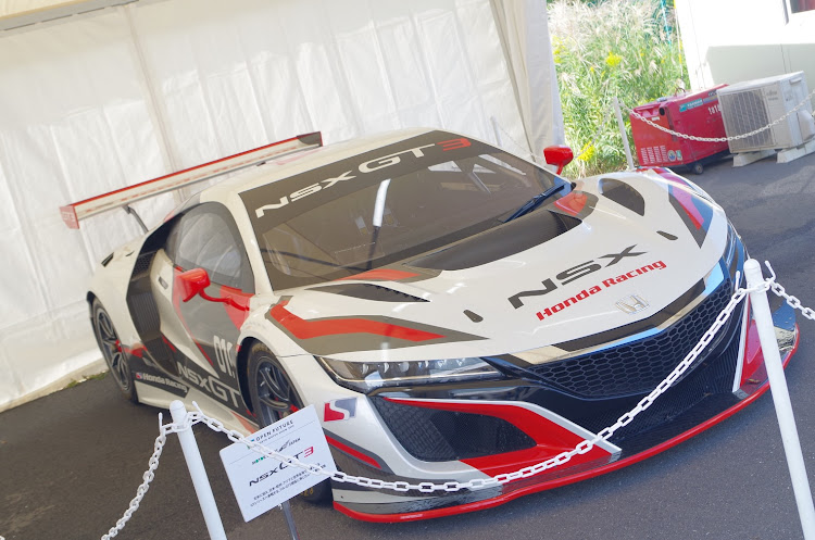 スカイライン GT-Rの東京モーターショー後編・ドリフト同乗走行・ヤリスラリー車・大黒オートサロンに関するカスタム事例の投稿画像4枚目