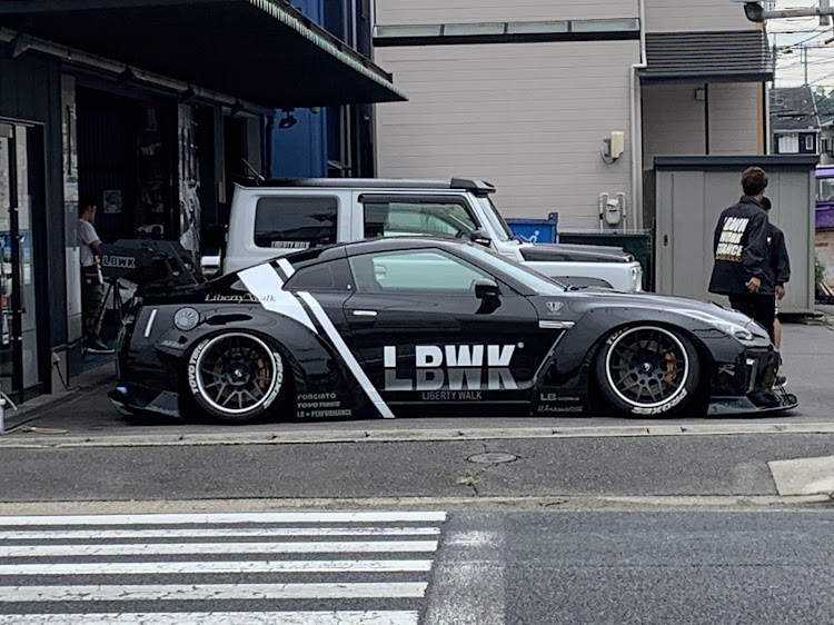 LB社外広報担当(自称)さんが投稿したLIBERTYWALK・LB Ltd.Works・アヴェンタドール・夕やけニャンニャンに関するカスタム事例の投稿画像3枚目