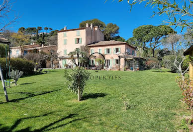 Villa avec piscine et terrasse 11