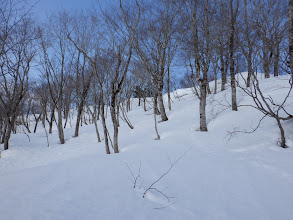 雪庇を避け右に向かう