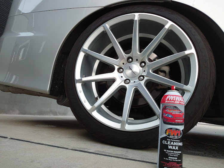 エルグランドの洗車・ホイールの汚れ・FW1・FW1 CLEANING WAX・FW1って、ホントにスゴいに関するカスタム事例の投稿画像1枚目