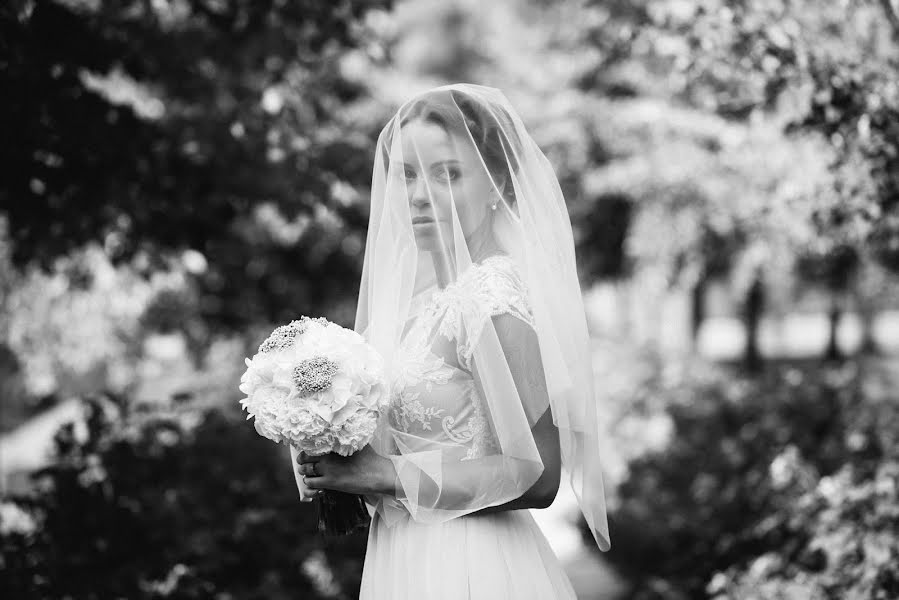 婚禮攝影師Yuliya Dobrovolskaya（juliakaverina）。2016 10月5日的照片