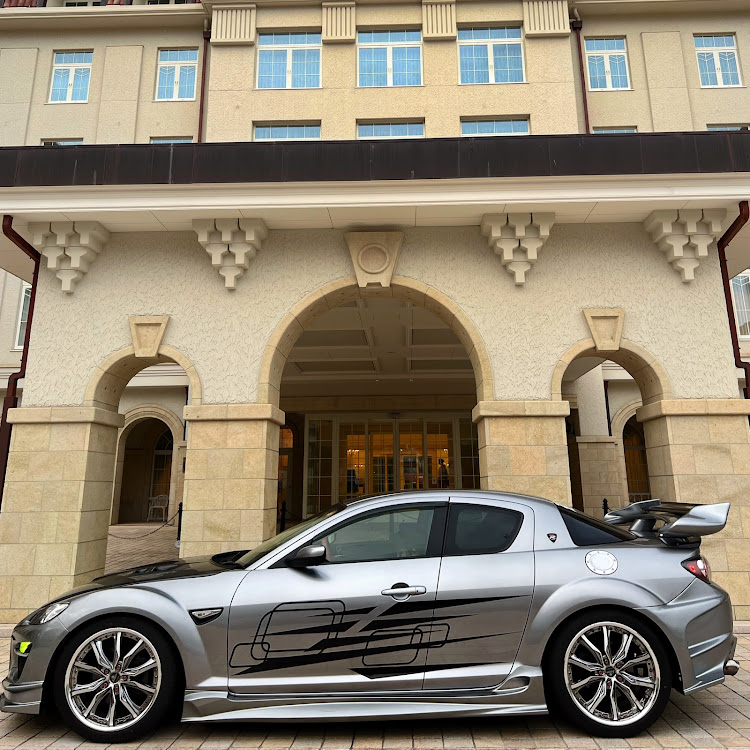 RX-8の宝塚ホテル・宝塚・ドライブ・2023年もよろしくお願いしますに関するカスタム事例の投稿画像1枚目