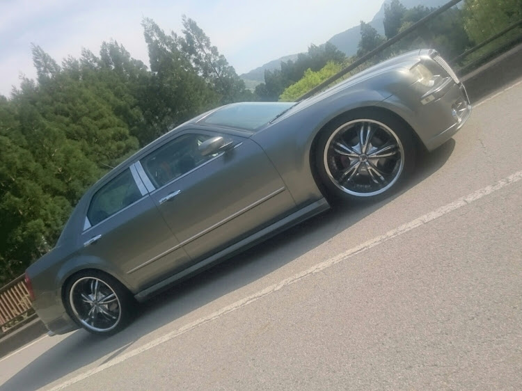 300C セダンのドライブに関するカスタム事例の投稿画像3枚目