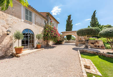 Propriété avec piscine et jardin 8