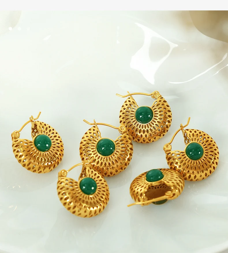 Boucles d'oreilles creuses en or avec aventurine verte Niche pour femmes Bijoux originaux et élégants Accessoire idéal pour femmes