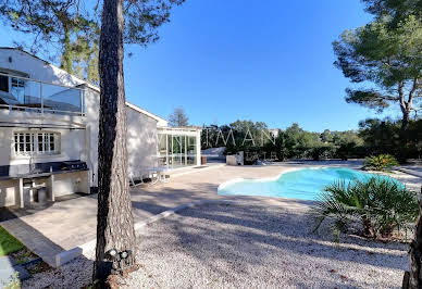 Villa avec piscine et jardin 12