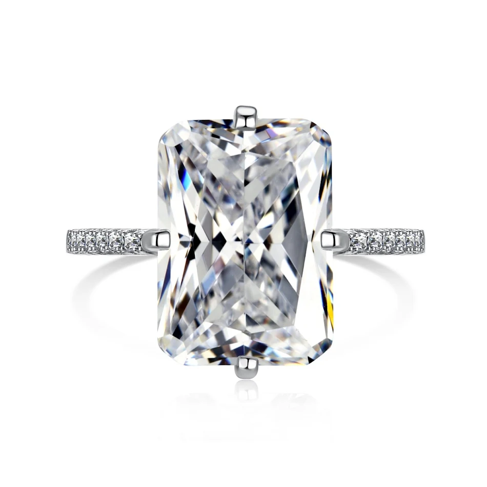 Bague S925 carrée avec diamant de haute qualité en carbone, pour une brillance exceptionnelle. Un bijou élégant, idéal pour sublimer toutes vos tenues.