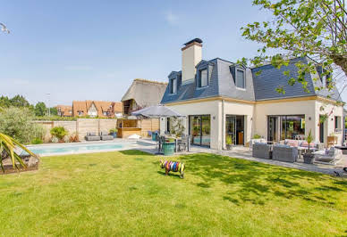 Seaside house with pool and garden 17