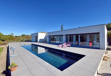 House with pool and terrace 10