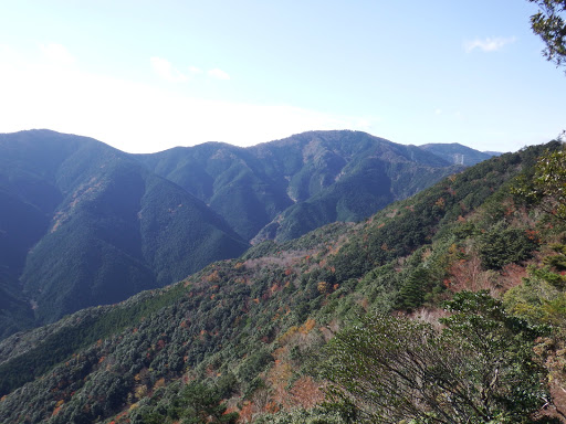 岩場から望む２（南亦山・中ノ又の頭など）