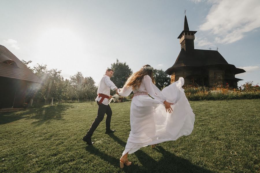婚禮攝影師Vadim Irina Denisovy（denisov）。2019 5月10日的照片