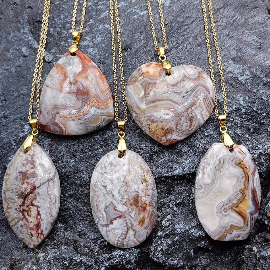 Colgante de ágata mexicana natural con forma de hoja, amor, óvalo, triángulo, irregular. Adorno colgante a rayas, único y elegante.