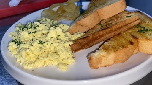 Scrambled Egg With Bread Toast