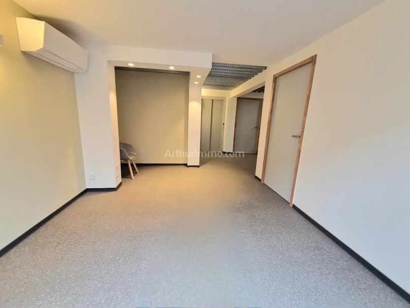 Location  locaux professionnels 1 pièce 12.3 m² à Draguignan (83300), 781 €