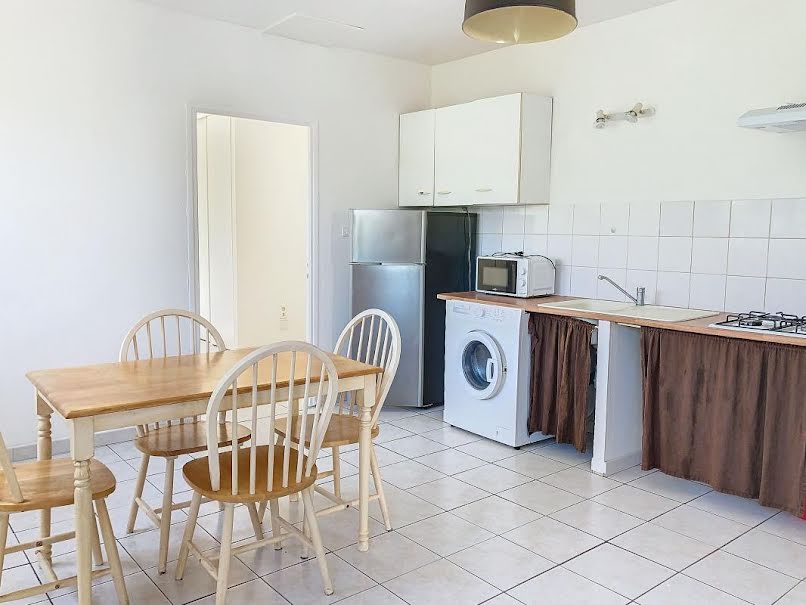 Location meublée appartement 2 pièces 44 m² à Avignon (84000), 520 €