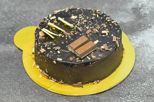 Chocolate Ball, Gems & KitKat Cake