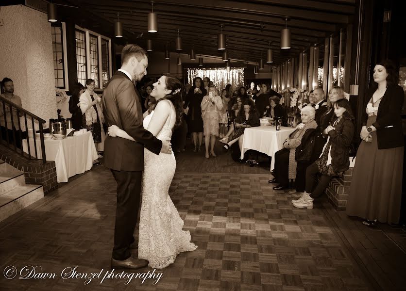 Fotógrafo de bodas Dawn Stenzel (stenzelphotogra). Foto del 9 de mayo 2019