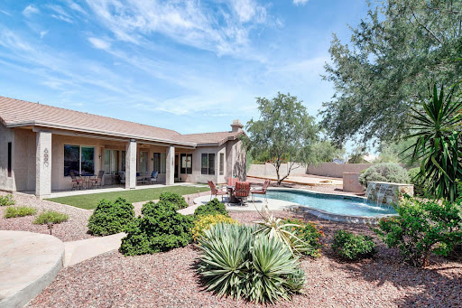 House with pool and landscaped garden in this luxury property for rent in Phoenix ($6,500)
