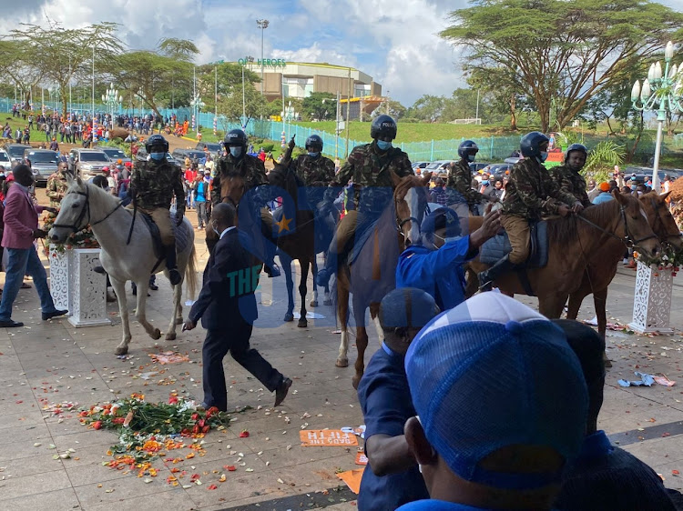 The most secured entrance at the Azimio la Umoja event at Kasarani reserved for VIPs turned chaotic despite the presence of heavy security.