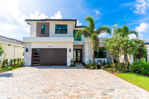 House with pool 2