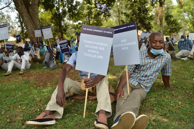 Members of the Shona community at the county government headquarters in Kiambu town on Wednesday. They are calling on the state to register them as Kenyan citizens