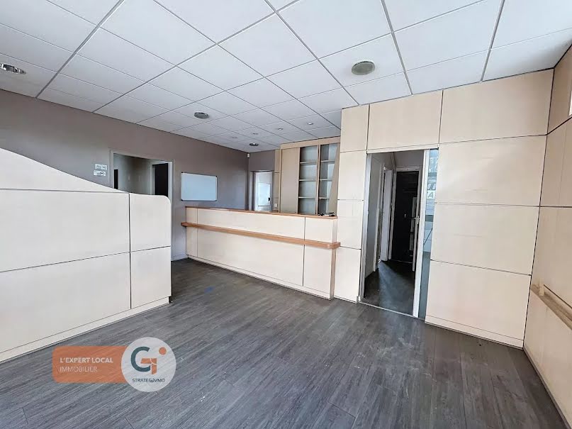 Location  locaux professionnels 7 pièces 78.67 m² à Sotteville-les-rouen (76300), 1 500 €