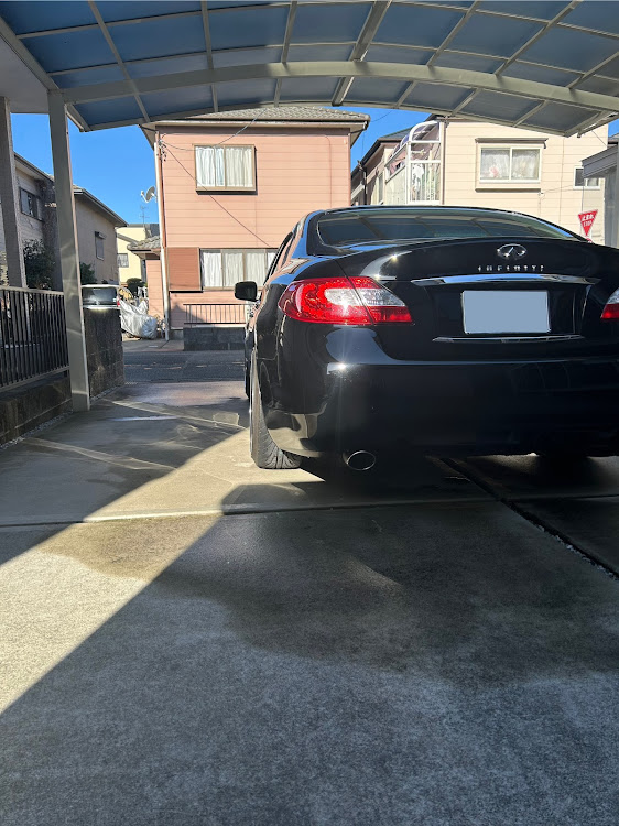 ディグニティのＹ51・インフィニティ仕様・車高の低さは技術の高さに関するカスタム事例の投稿画像5枚目