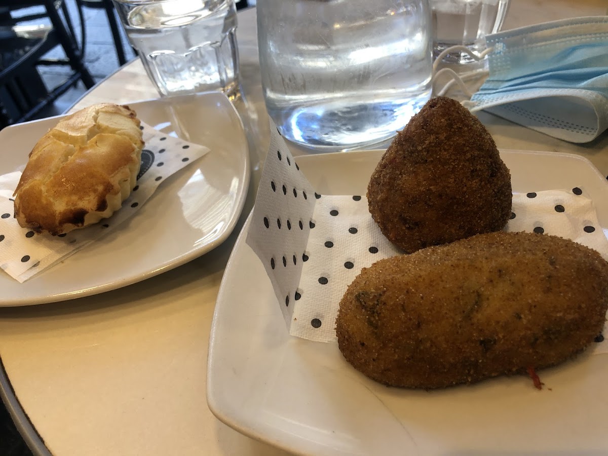 The teardrop is arancini- wasnt good but I liked the other thing!!