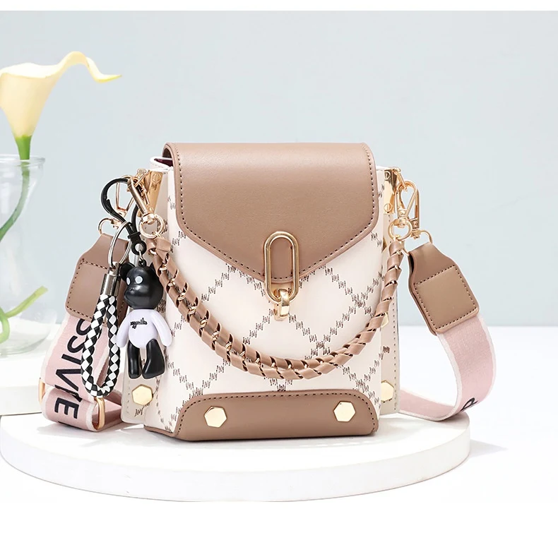 Bolsa Bucket de Corrente Feminina Verão Acessório Ideal para o Dia a Dia Design Elegante e Funcional Perfeita para Praia e Passeios Espaçosa e Charmosa