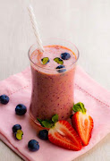 Summer blueberry zinger smoothie by Megan Pentz-Kluyts.