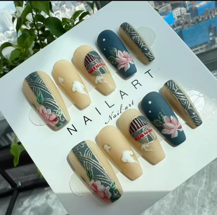 Ręcznie malowany manicure w nowym chińskim stylu Tang Tradycyjna elegancja na Twoich paznokciach Unikalna sztuka ręcznego malowania Piękno i trwałość gwarantowane