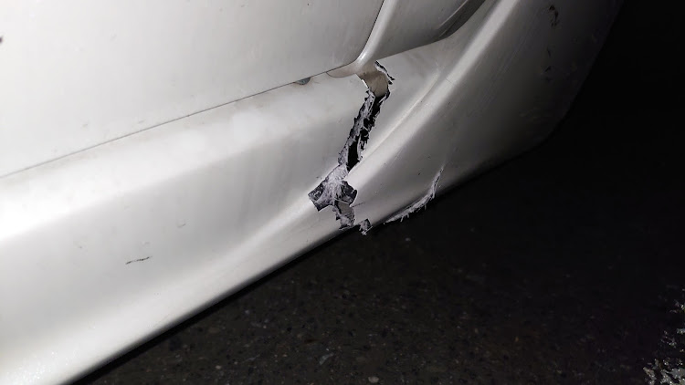 ハイエースバンのダイナスティ・レガンス・バンパー加工？・イグジスト・スムージングに関するカスタム事例の投稿画像3枚目