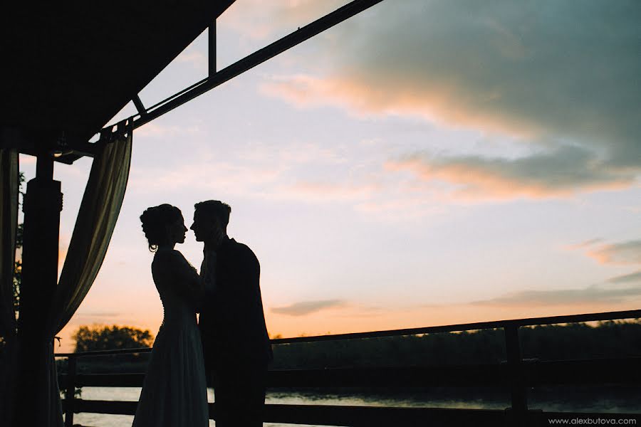 Fotógrafo de casamento Aleksandra Butova (tamerlana). Foto de 2 de abril 2015