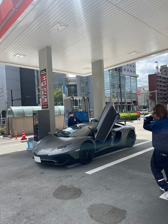アヴェンタドールのアヴェンタドールSV・車好き女子・ランボルギーニ・ガンバレユーキに関するカスタム事例の投稿画像1枚目