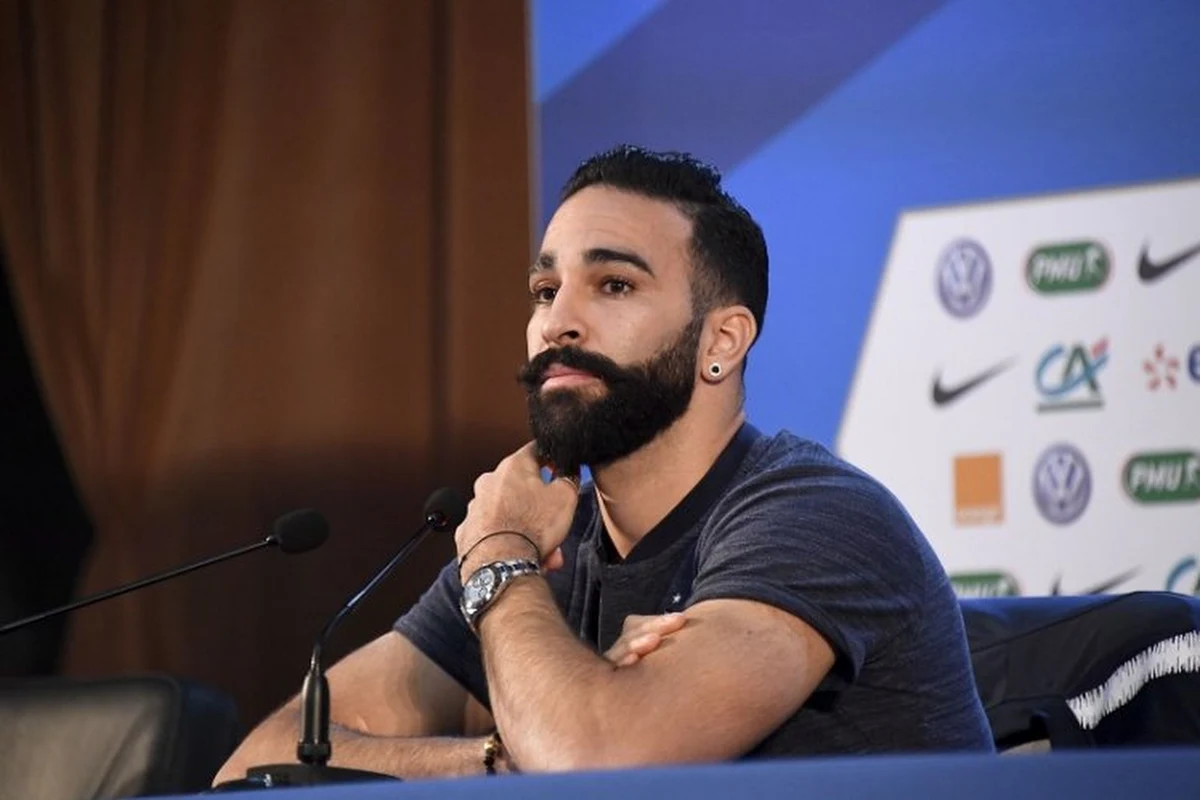 Adil Rami affiche son soutien au régime turc et effectue le salut militaire