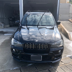 X5 M E70