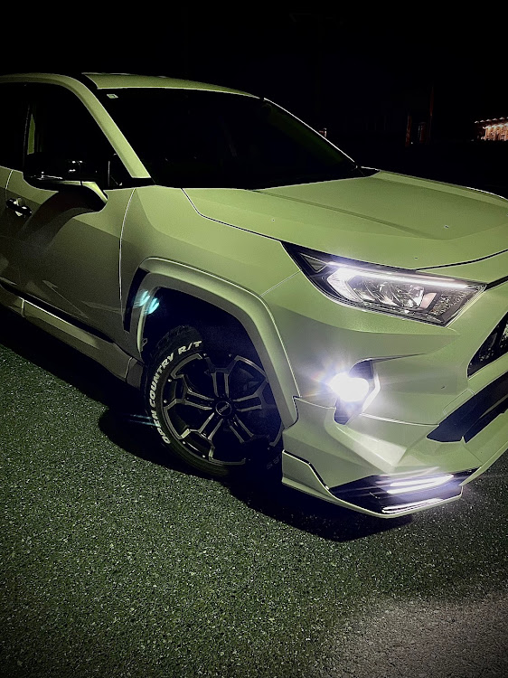 RAV4のオーバーフェンダー・ダブルエイト・DS5・RAYS DAYTONAに関するカスタム事例の投稿画像1枚目