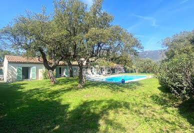 Propriété avec piscine en bord de mer 10