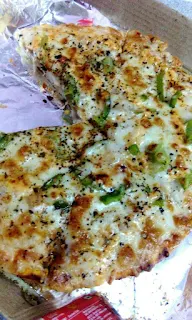 Triple layered Cheese loaded GARLIC BREAD 🥖💕🤤 📍 ZZZ Pizza , Pitampura  Your second @A will treat you with this! Tag kardo fatafat…