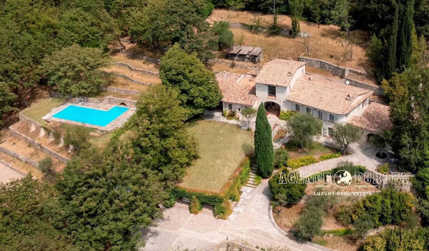 Villa with pool Valbonne